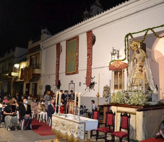 Y la Virgen del Rosario volvió a pisar la calle