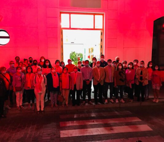 El Viso se tiñe de rosa contra el cáncer de mama