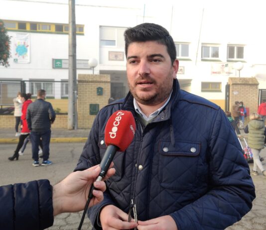 Segundo viernes de protesta de las AMPAS de El Viso, que cuentan con el respaldo del Ayuntamiento