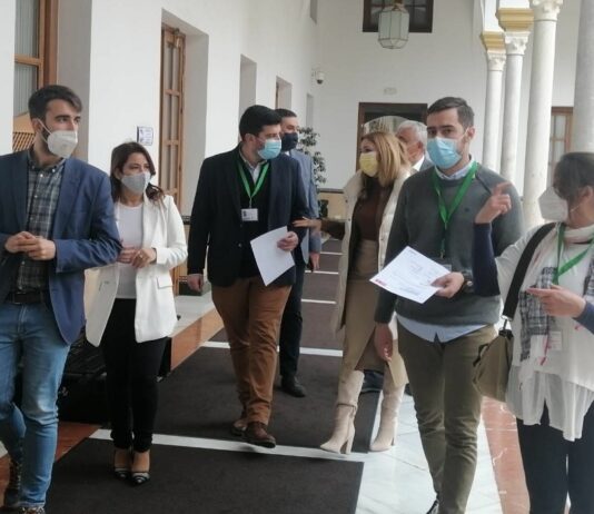 Ayuntamiento y AMPAS llevan al Parlamento Andaluz la problemática en la zona del EOE