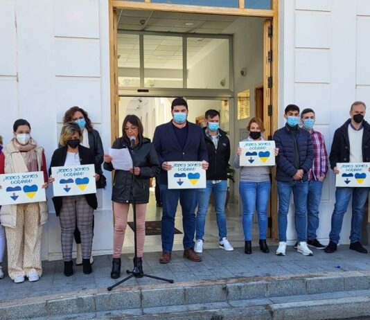El Ayuntamiento guarda un minuto de silencio en solidaridad con el pueblo ucraniano