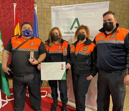 La Junta entrega la Medalla de Oro al Mérito de Protección Civil a las agrupaciones de Sevilla