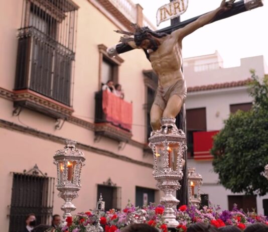 El Cristo del Amor deja estampas históricas en el Vía Crucis del Consejo