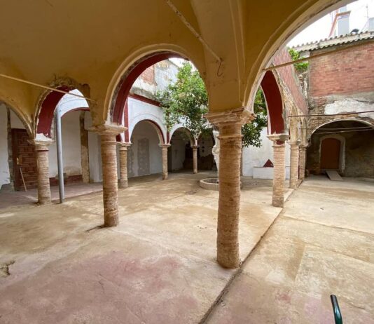El Ayuntamiento destina 15.000 euros del remanente de 2021 al patio de la Capilla del Rosario