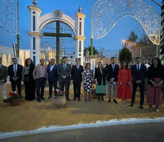 Así luce el monumento de las Fiestas de la Santa Cruz