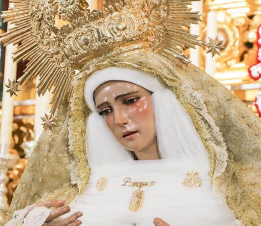 María Santísima del Rosario regresa a su capilla tras su restauración