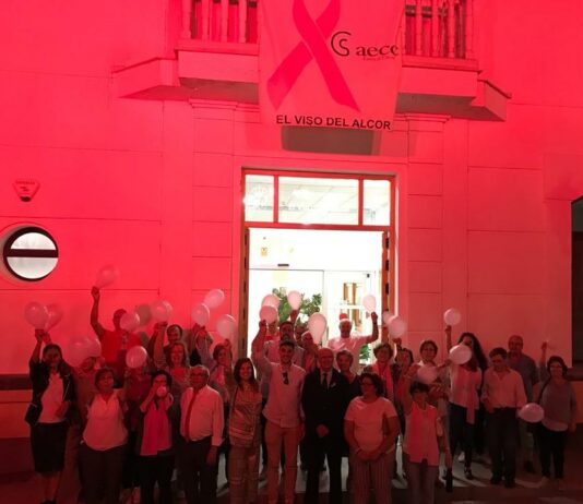 El Ayuntamiento se ilumina de rosa por el Día Internacional contra el cáncer de mama