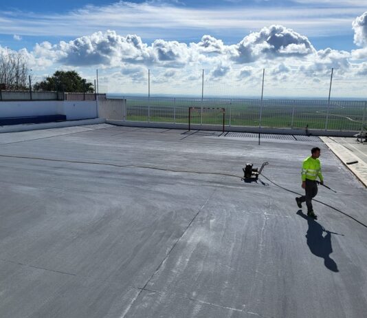 Comienzan los trabajos en el pavimento de la pista deportiva de El Calvario