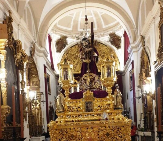 El amanecer de un Viernes Santo con el Señor de El Viso