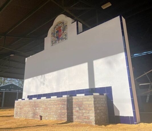 El Ayuntamiento renueva el interior de la caseta municipal