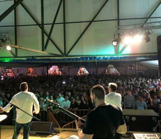 Los Chichos llenan la caseta municipal