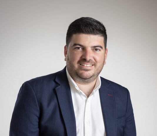 Así es Gabriel Santos, candidato del PSOE a la alcaldía de El Viso