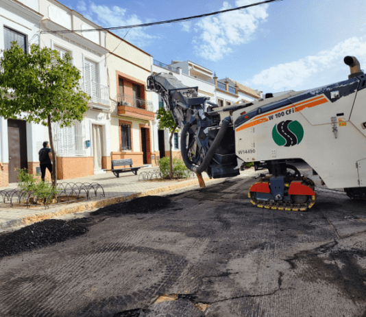 Comienzan los trabajos de asfaltado en las calles Rosario y Santa María del Alcor