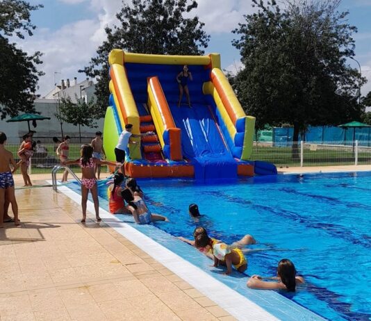 El Ayuntamiento despide el verano con una actividad para jóvenes en la piscina municipal