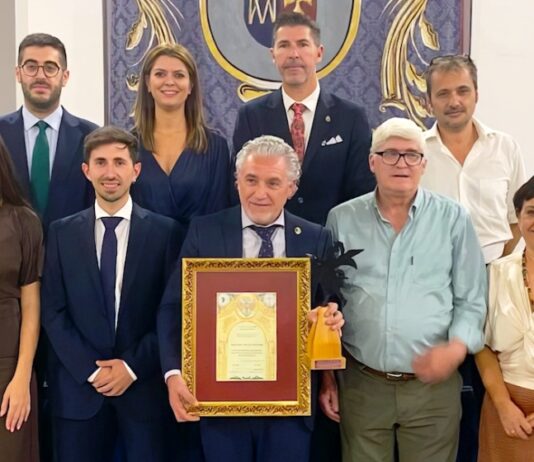 Para IU, el alcalde “deja plantado” a Segundo Falcón en los premios San Miguel