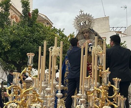 La Virgen de la Paz recibe la medalla de la Villa en una histórica jornada marcada por la lluvia