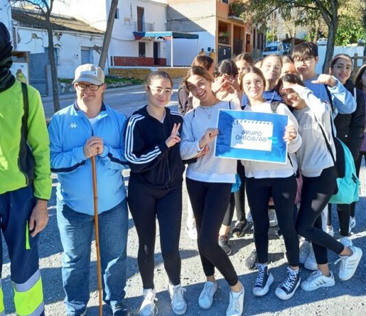 Alumnado de los dos institutos y la Unidad Albaicín participan en una jornada deportiva en el Parque de La Muela