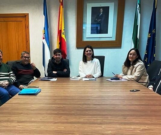 Fuente del Sol dona el libro de actas de las Jornadas de Historia Provinciales celebradas en El Viso