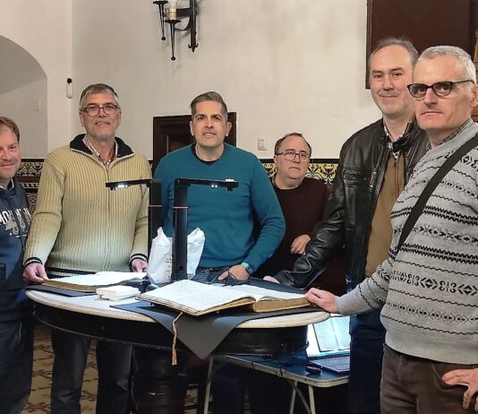 Fuente del Sol continúa con la digitalización del Archivo Parroquial