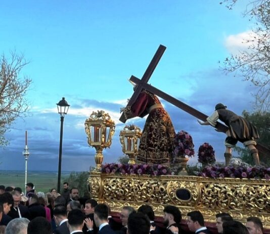 Multitudinario Vía Crucis al Calvario de Nuestro Padre Jesús Nazareno