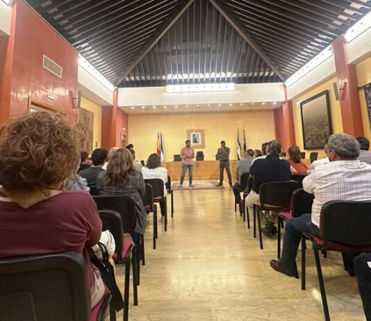 Santos habla de una reunión «productiva» con los vecinos de la Zona Ganadera
