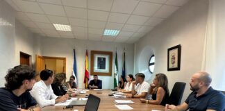 Santos pide «unión política» en la concentración de apoyo a Ceuta