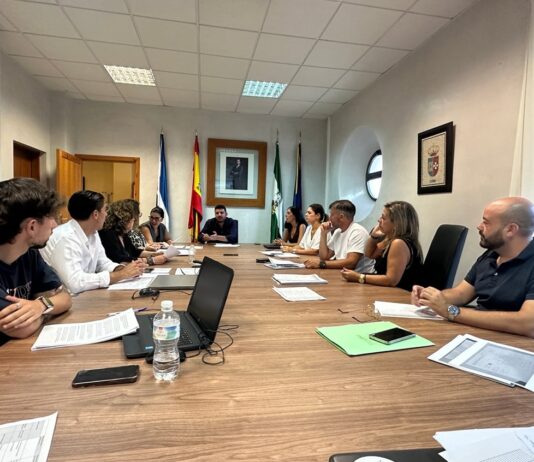 Santos pide «unión política» en la concentración de apoyo a Ceuta
